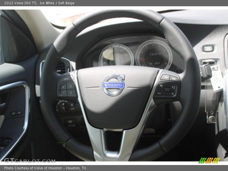 Ice White / Soft Beige 2013 Volvo S60 T5