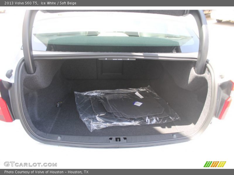 Ice White / Soft Beige 2013 Volvo S60 T5