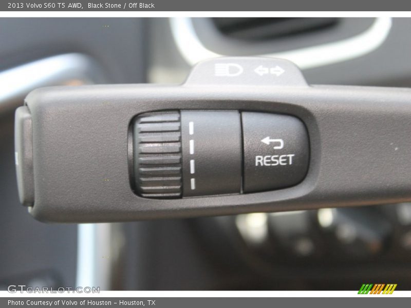 Controls of 2013 S60 T5 AWD