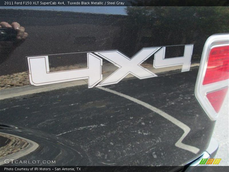 Tuxedo Black Metallic / Steel Gray 2011 Ford F150 XLT SuperCab 4x4