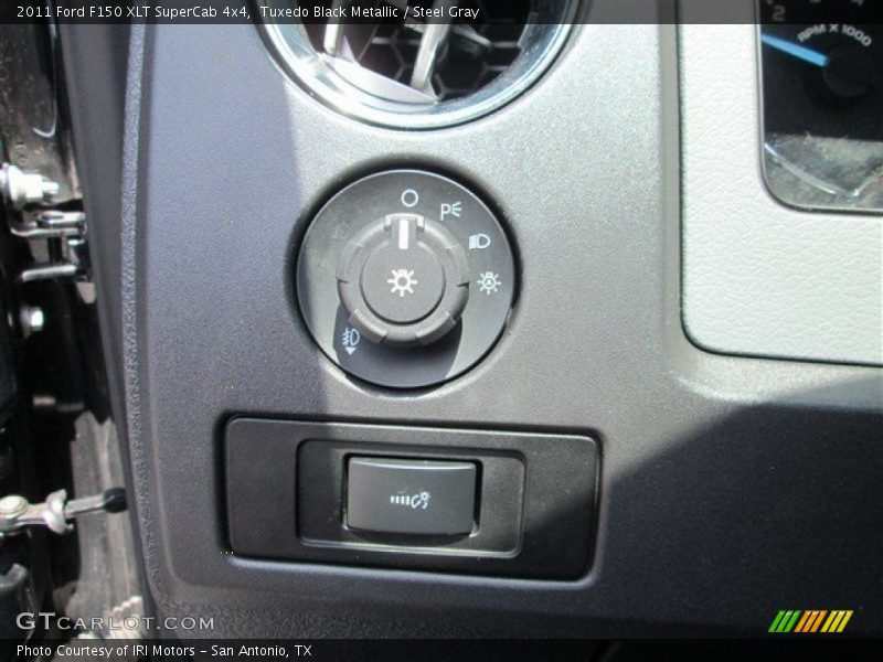 Tuxedo Black Metallic / Steel Gray 2011 Ford F150 XLT SuperCab 4x4