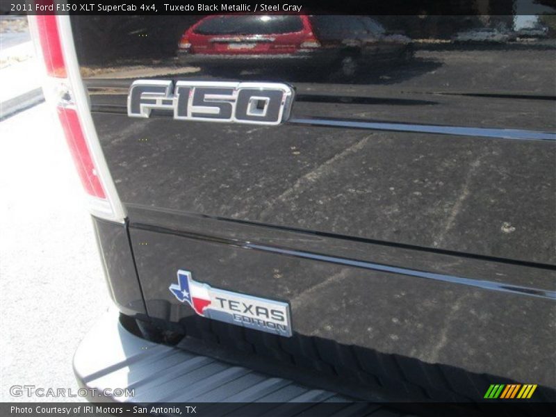 Tuxedo Black Metallic / Steel Gray 2011 Ford F150 XLT SuperCab 4x4