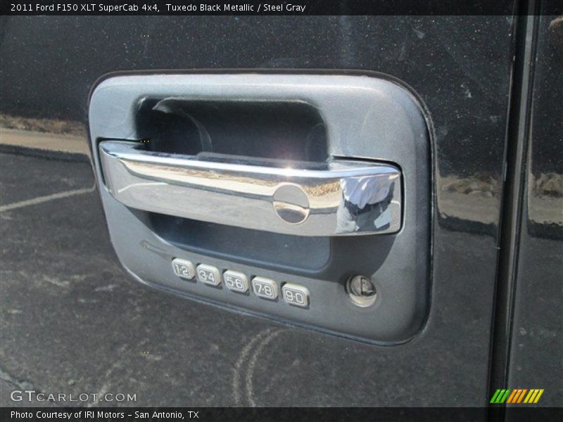 Tuxedo Black Metallic / Steel Gray 2011 Ford F150 XLT SuperCab 4x4