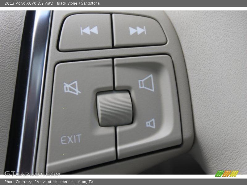 Controls of 2013 XC70 3.2 AWD