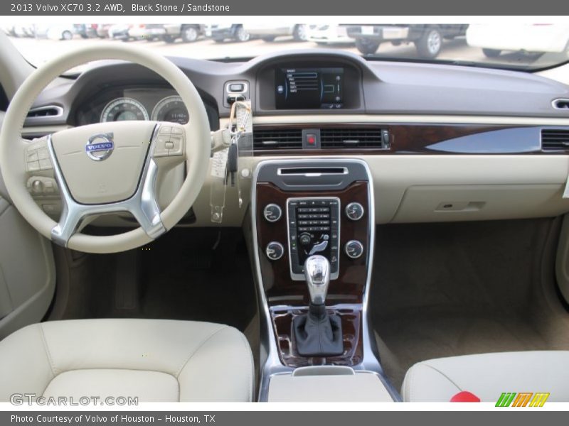 Dashboard of 2013 XC70 3.2 AWD