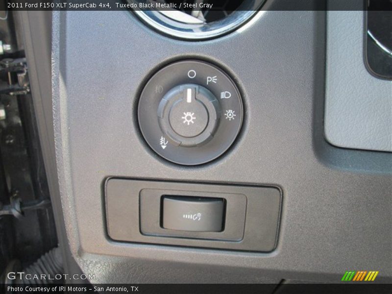 Tuxedo Black Metallic / Steel Gray 2011 Ford F150 XLT SuperCab 4x4