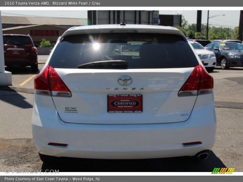 Blizzard White Pearl / Gray 2010 Toyota Venza AWD