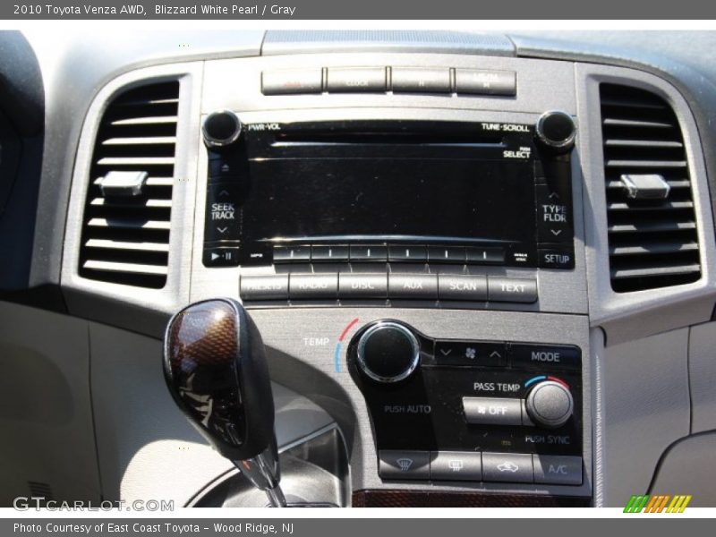 Blizzard White Pearl / Gray 2010 Toyota Venza AWD