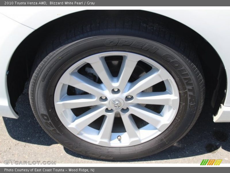 Blizzard White Pearl / Gray 2010 Toyota Venza AWD