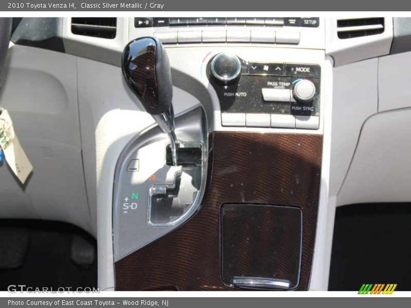 Classic Silver Metallic / Gray 2010 Toyota Venza I4