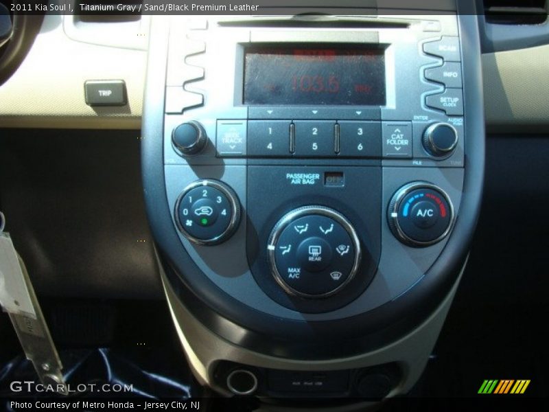 Titanium Gray / Sand/Black Premium Leather 2011 Kia Soul !