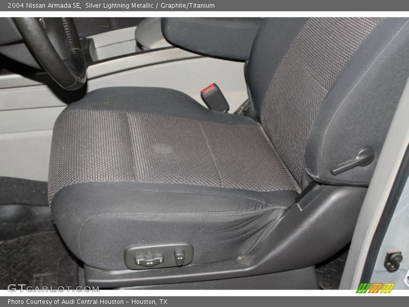 Silver Lightning Metallic / Graphite/Titanium 2004 Nissan Armada SE