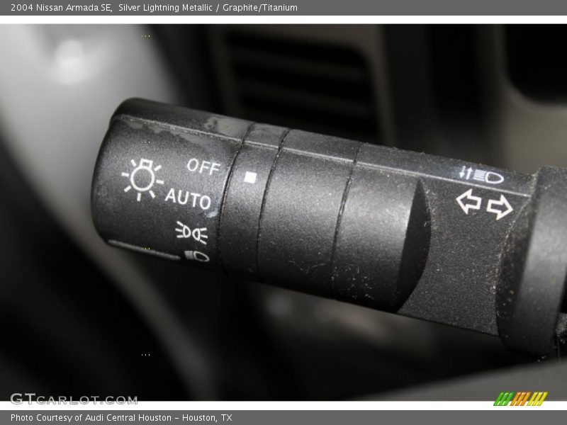 Silver Lightning Metallic / Graphite/Titanium 2004 Nissan Armada SE