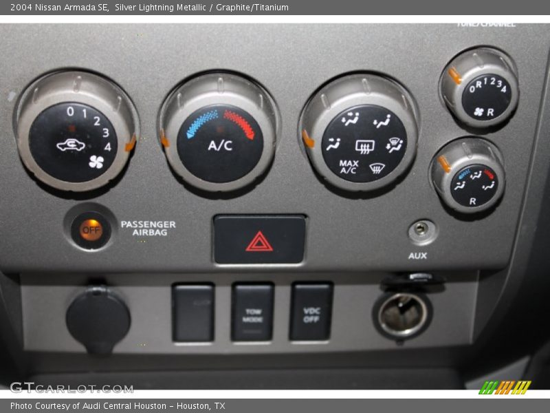 Silver Lightning Metallic / Graphite/Titanium 2004 Nissan Armada SE