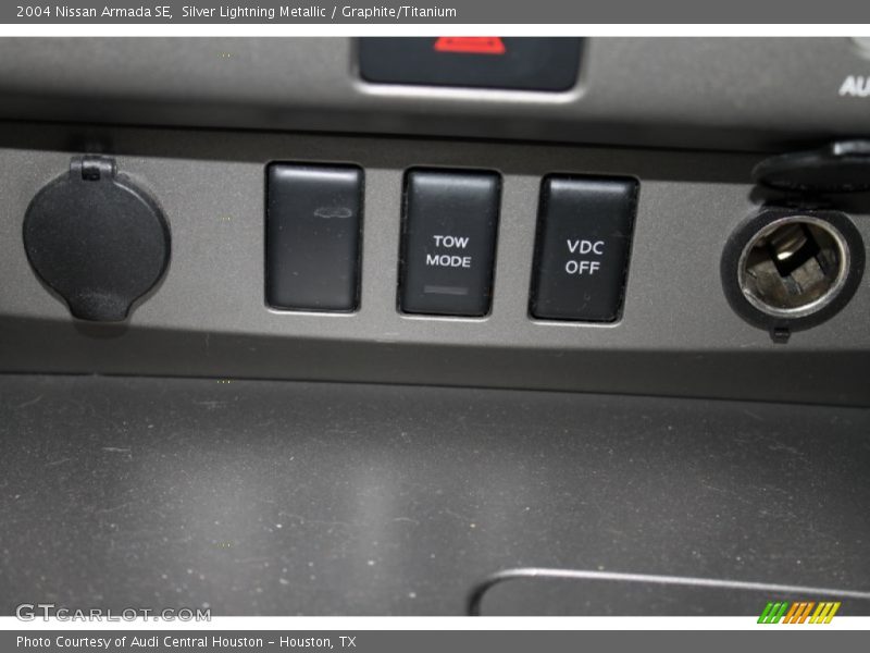 Silver Lightning Metallic / Graphite/Titanium 2004 Nissan Armada SE