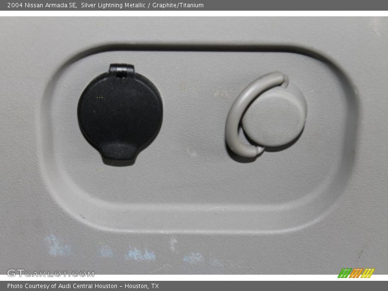 Silver Lightning Metallic / Graphite/Titanium 2004 Nissan Armada SE