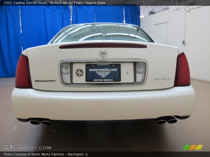 White Diamond Pearl / Neutral Shale 2002 Cadillac DeVille Sedan