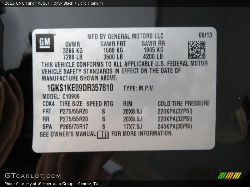 Onyx Black / Light Titanium 2013 GMC Yukon XL SLT