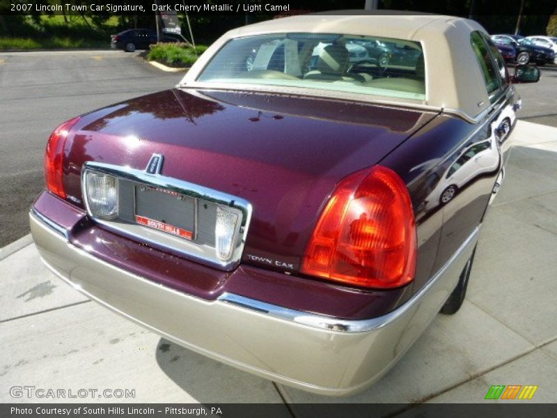 Dark Cherry Metallic / Light Camel 2007 Lincoln Town Car Signature