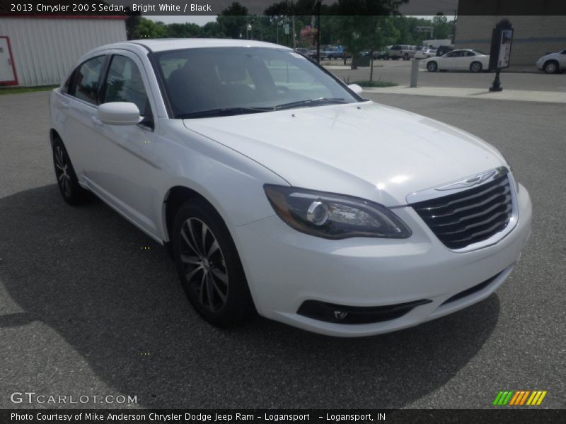 Bright White / Black 2013 Chrysler 200 S Sedan