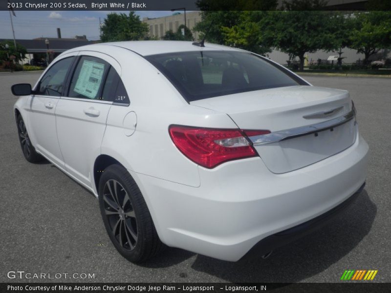 Bright White / Black 2013 Chrysler 200 S Sedan