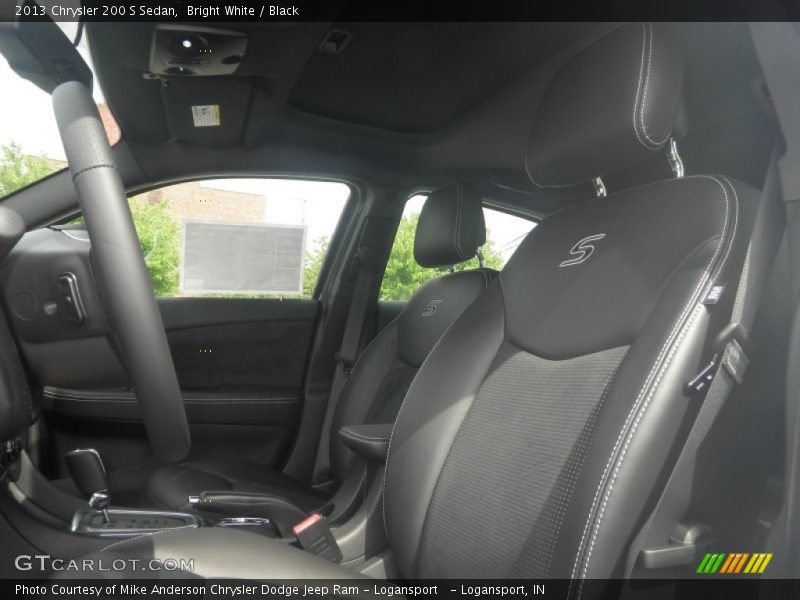 Bright White / Black 2013 Chrysler 200 S Sedan