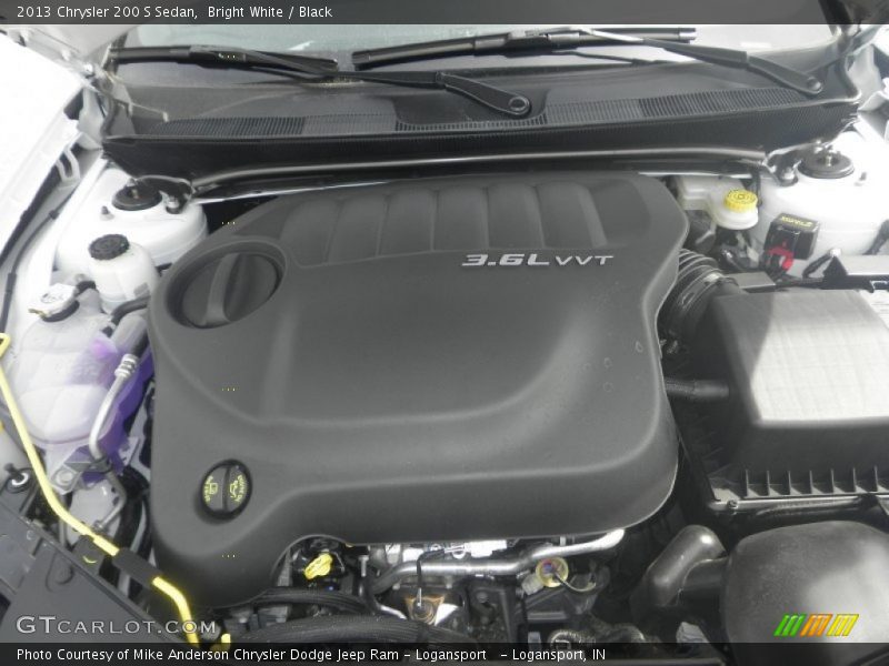 Bright White / Black 2013 Chrysler 200 S Sedan