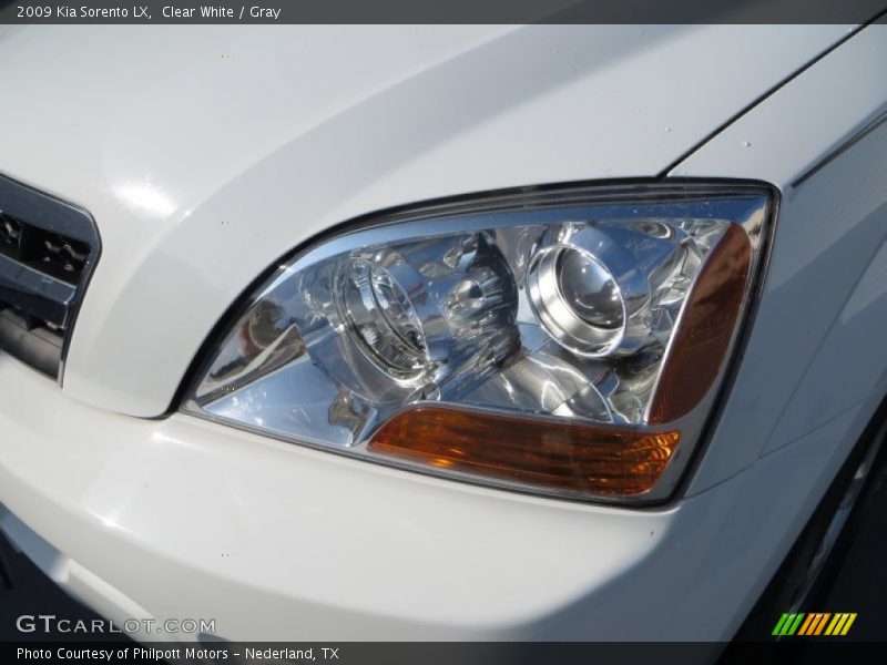 Clear White / Gray 2009 Kia Sorento LX