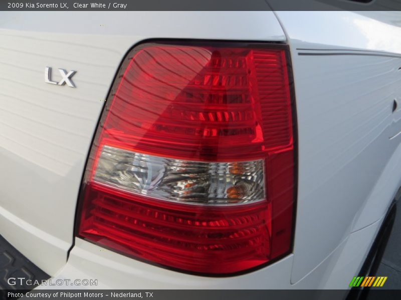Clear White / Gray 2009 Kia Sorento LX