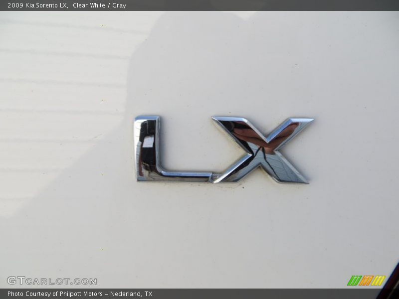 Clear White / Gray 2009 Kia Sorento LX
