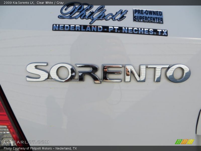 Clear White / Gray 2009 Kia Sorento LX
