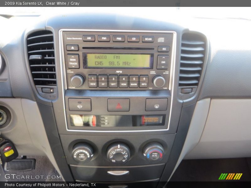 Clear White / Gray 2009 Kia Sorento LX