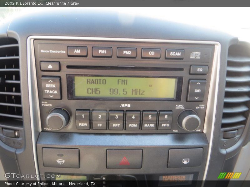Clear White / Gray 2009 Kia Sorento LX