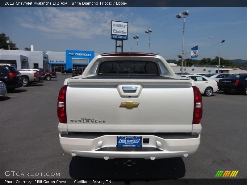 White Diamond Tricoat / Ebony 2013 Chevrolet Avalanche LTZ 4x4