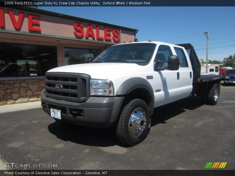 Oxford White / Medium Flint 2005 Ford F550 Super Duty XL Crew Cab Chassis Utility