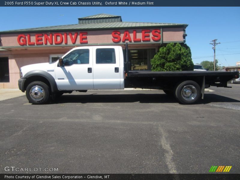 Oxford White / Medium Flint 2005 Ford F550 Super Duty XL Crew Cab Chassis Utility