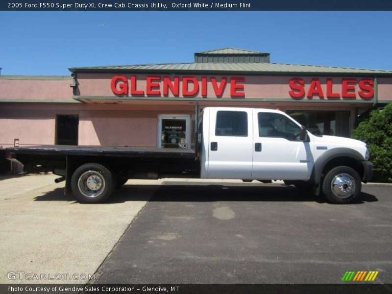 Oxford White / Medium Flint 2005 Ford F550 Super Duty XL Crew Cab Chassis Utility