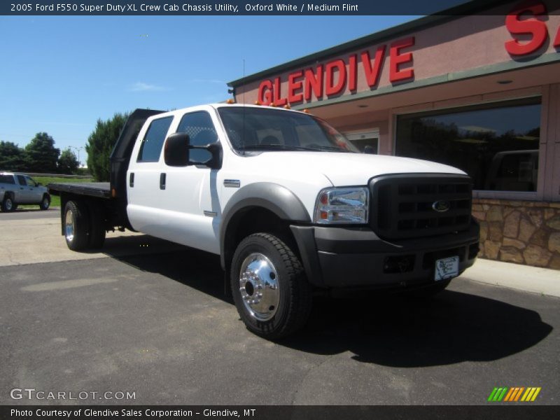 Oxford White / Medium Flint 2005 Ford F550 Super Duty XL Crew Cab Chassis Utility