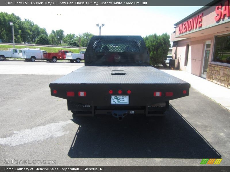 Oxford White / Medium Flint 2005 Ford F550 Super Duty XL Crew Cab Chassis Utility