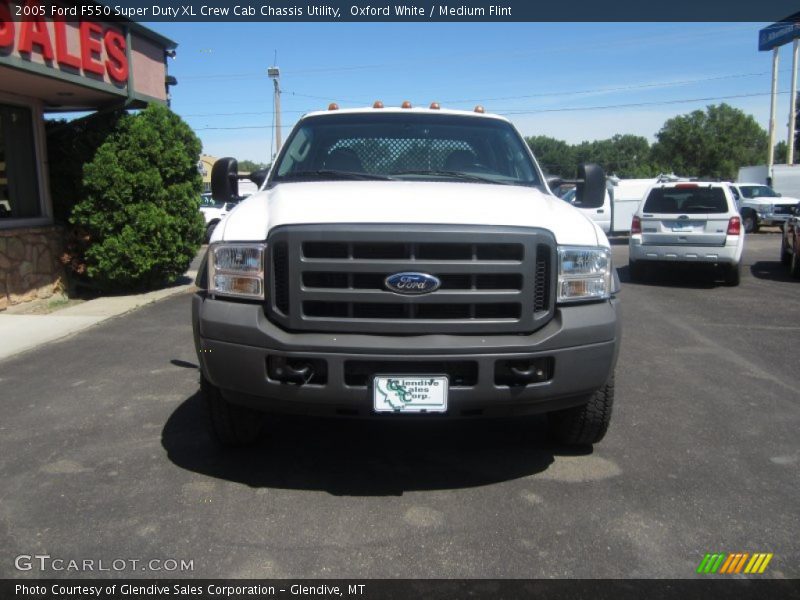 Oxford White / Medium Flint 2005 Ford F550 Super Duty XL Crew Cab Chassis Utility