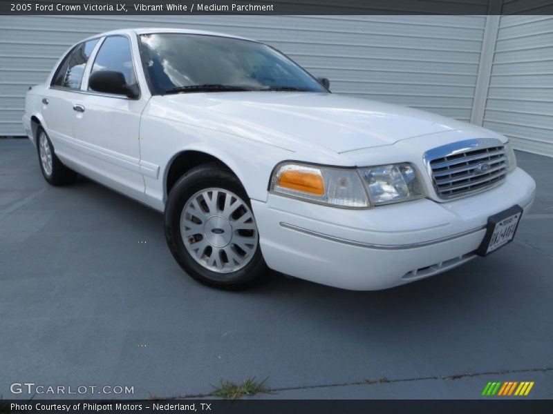 Vibrant White / Medium Parchment 2005 Ford Crown Victoria LX