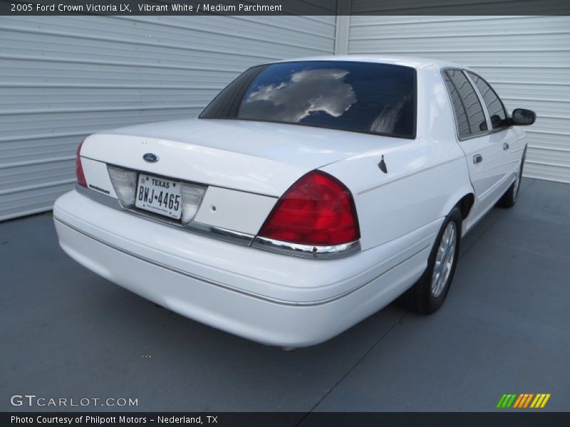 Vibrant White / Medium Parchment 2005 Ford Crown Victoria LX
