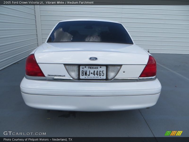 Vibrant White / Medium Parchment 2005 Ford Crown Victoria LX