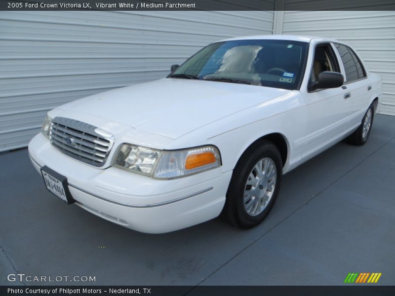 Vibrant White / Medium Parchment 2005 Ford Crown Victoria LX