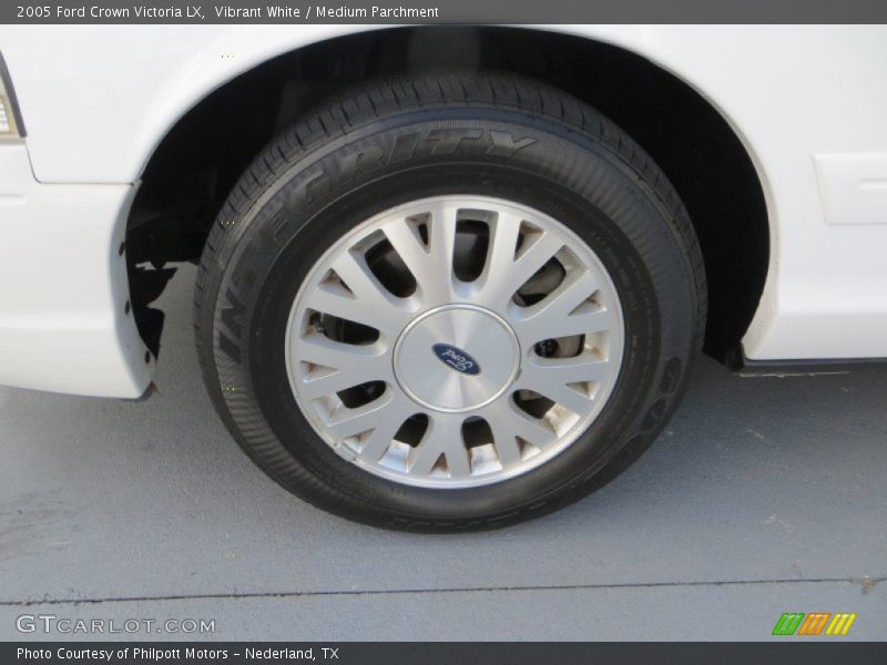 Vibrant White / Medium Parchment 2005 Ford Crown Victoria LX