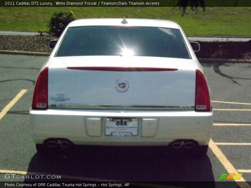 White Diamond Tricoat / Titanium/Dark Titanium Accents 2011 Cadillac DTS Luxury