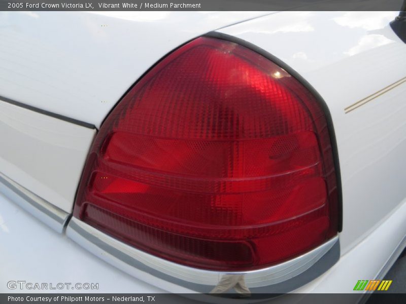Vibrant White / Medium Parchment 2005 Ford Crown Victoria LX