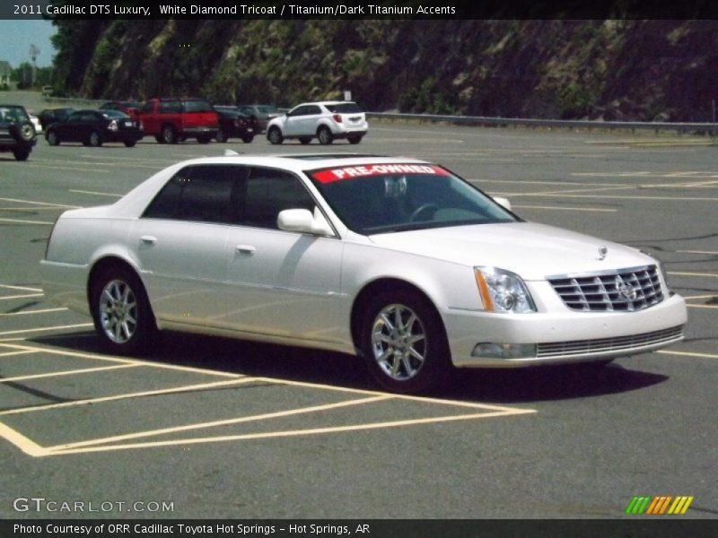 White Diamond Tricoat / Titanium/Dark Titanium Accents 2011 Cadillac DTS Luxury