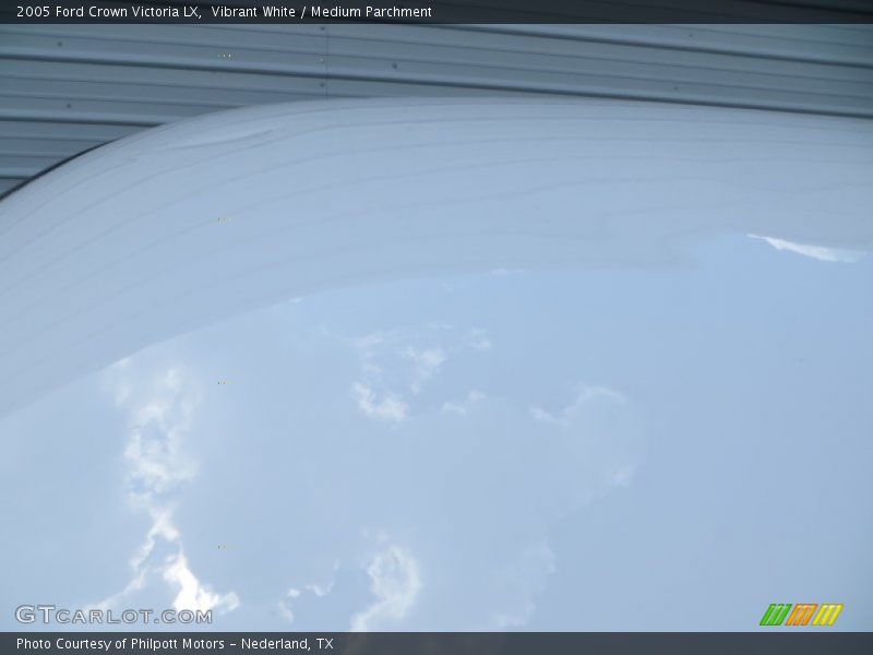 Vibrant White / Medium Parchment 2005 Ford Crown Victoria LX