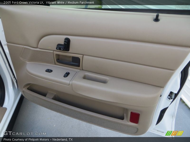 Vibrant White / Medium Parchment 2005 Ford Crown Victoria LX